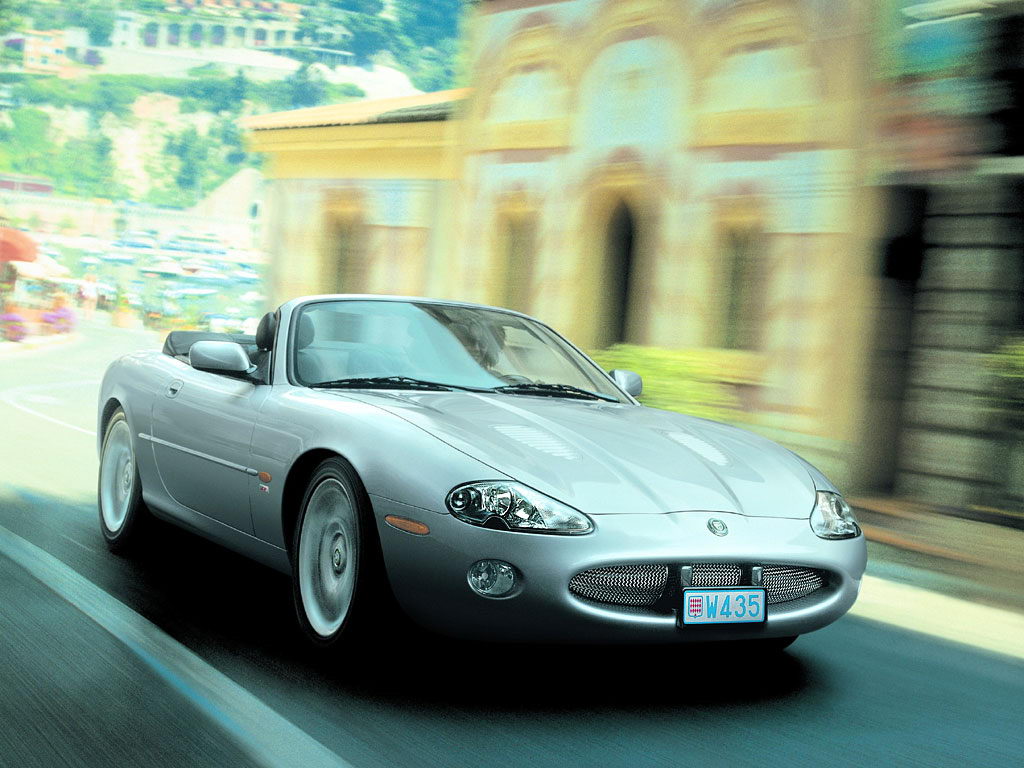 Jaguar XK 2002 003.jpg